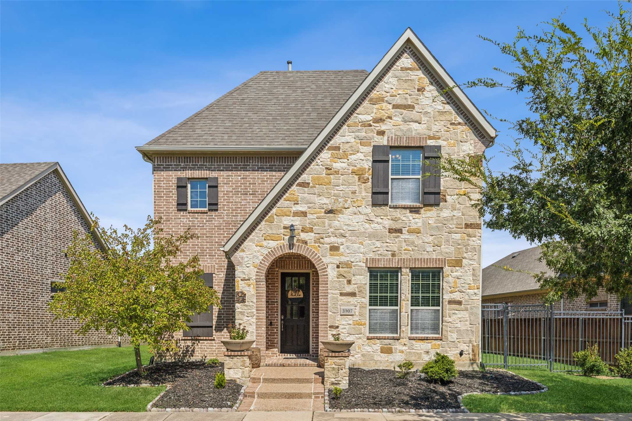 photo 1: 3907 Plum Vista Place, Arlington TX 76005