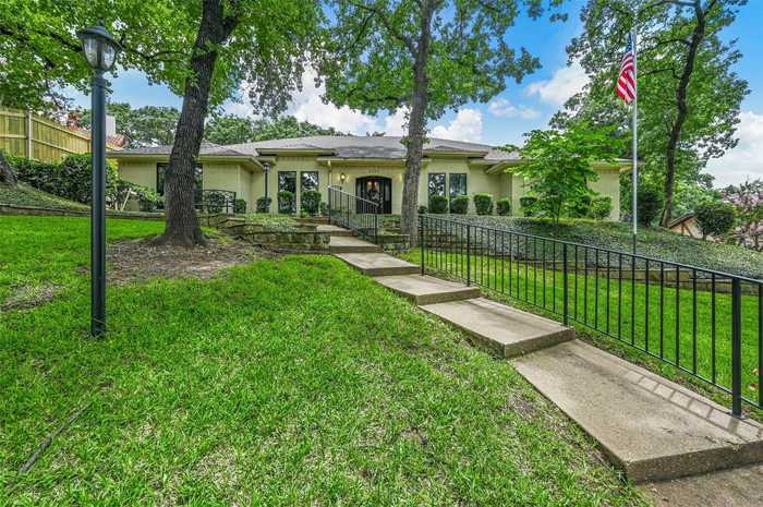 photo 1: 2728 Steamboat Circle, Arlington TX 76006