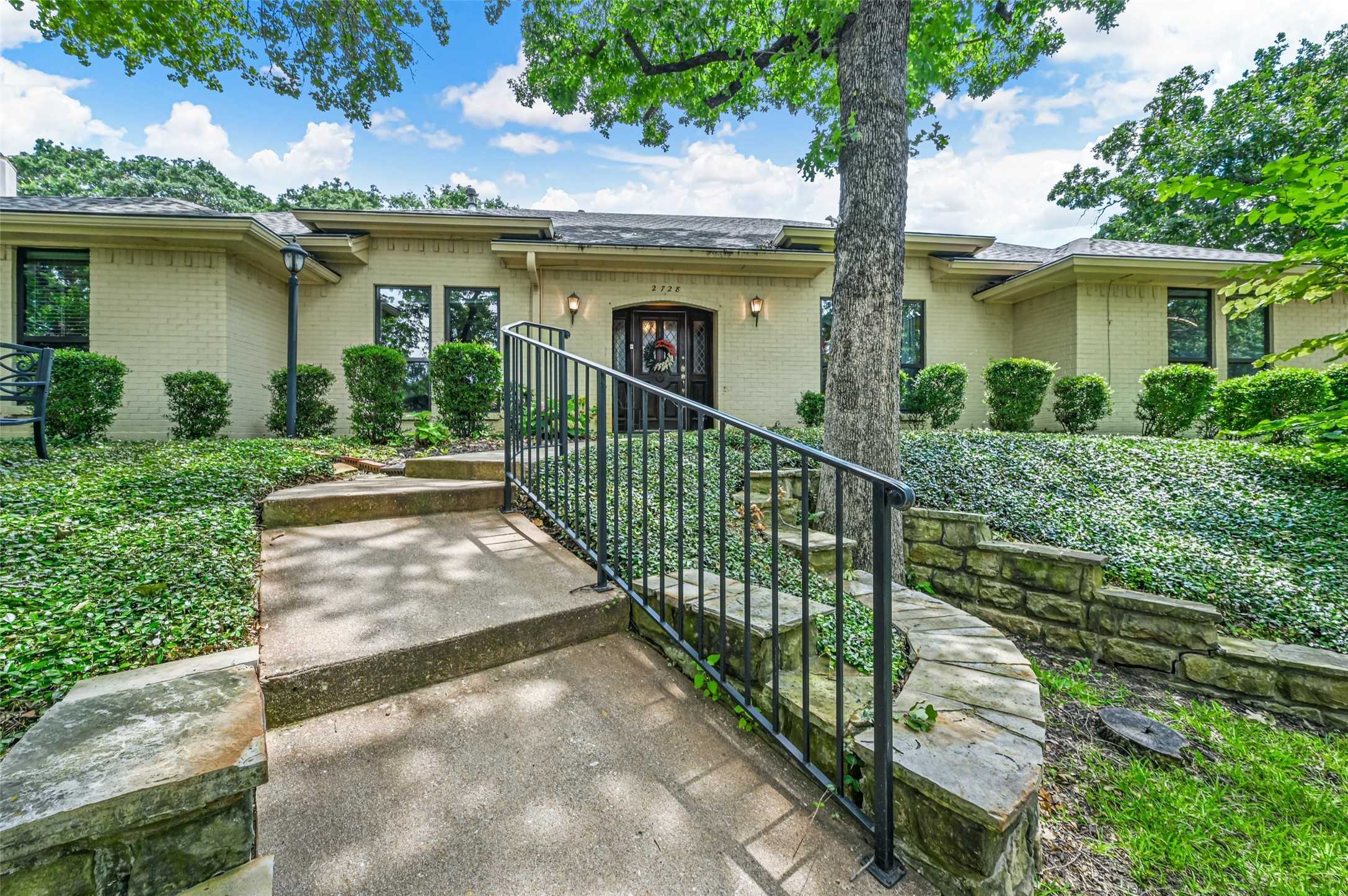 photo 3: 2728 Steamboat Circle, Arlington TX 76006