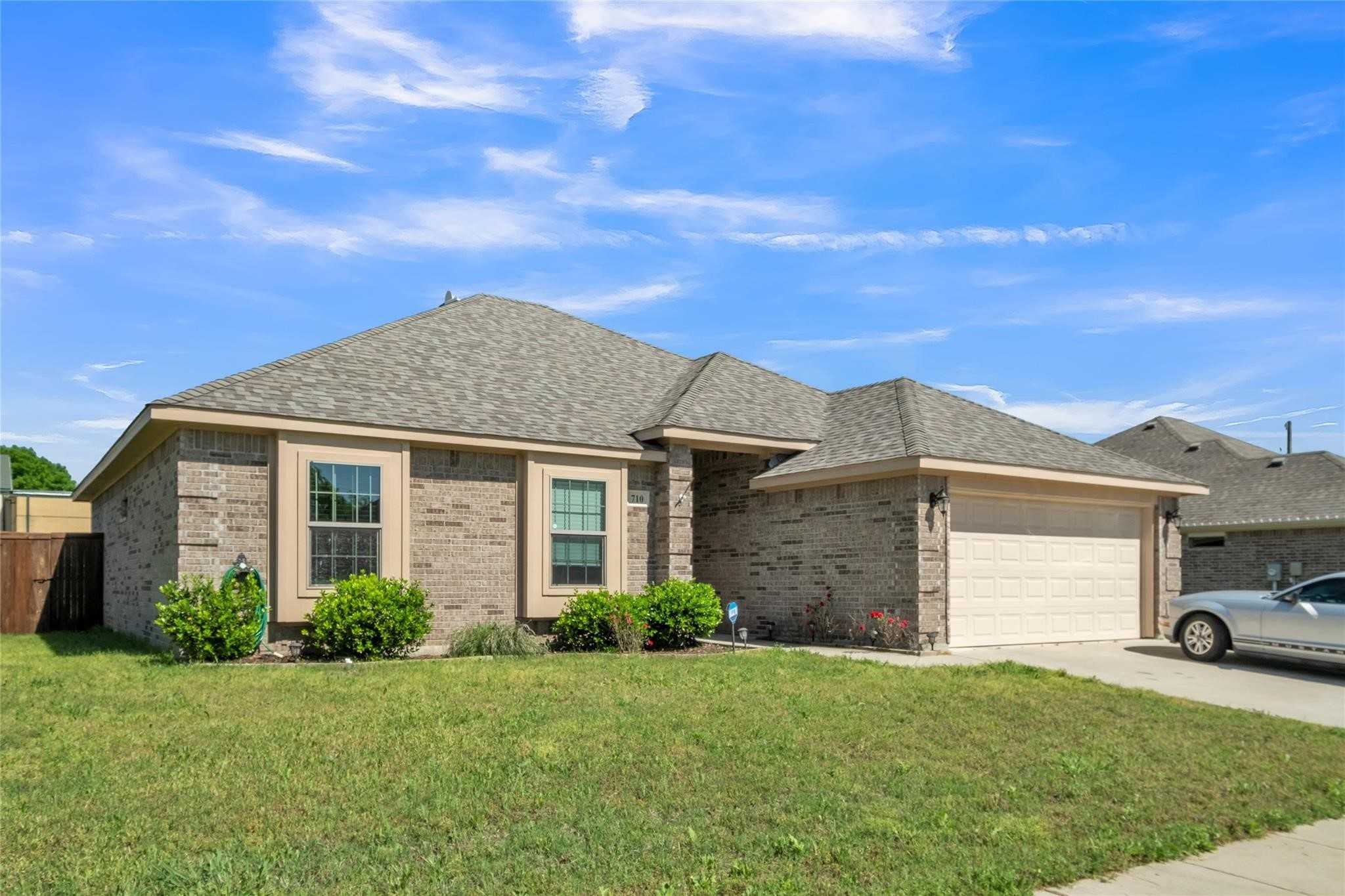 photo 1: 710 Hadley Lane, Valley View TX 76272