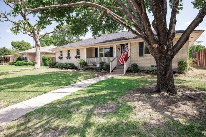 photo 2: 1532 Mapleton Drive, Dallas TX 75228