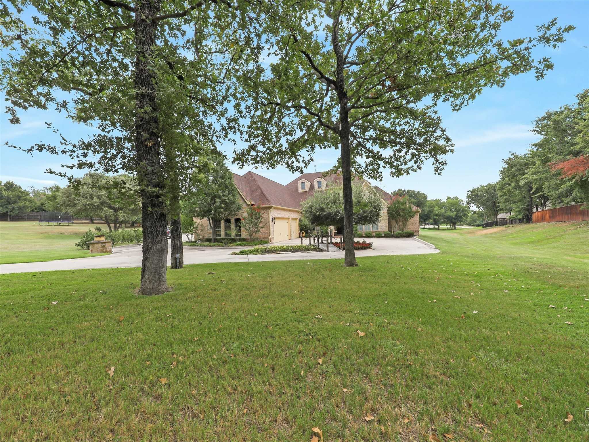 photo 3: 10513 Silver Fox Court, Fort Worth TX 76108