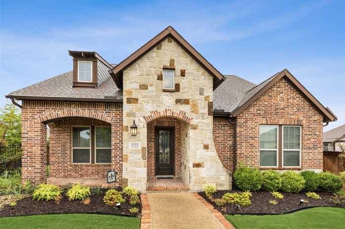 photo 1: 4223 Briar Rose Way, Arlington TX 76005