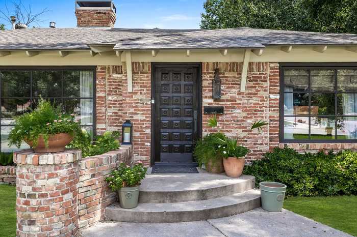 photo 2: 7159 Wildgrove Avenue, Dallas TX 75214