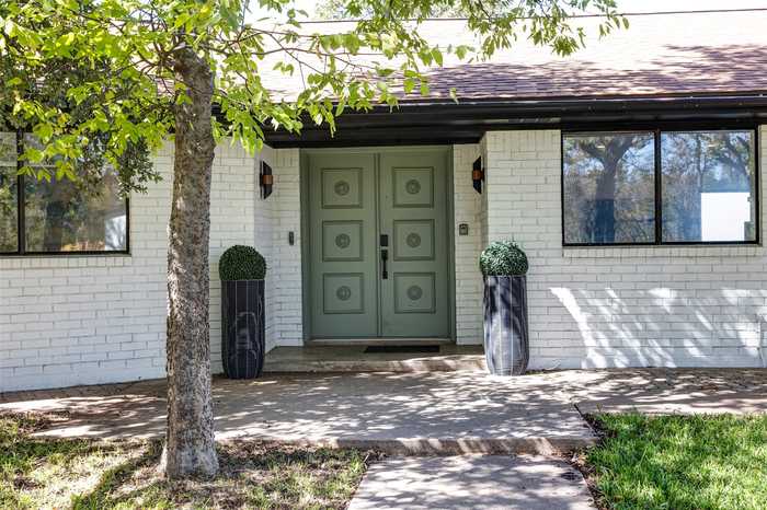 photo 2: 8305 Eagle Mountain Circle, Fort Worth TX 76135