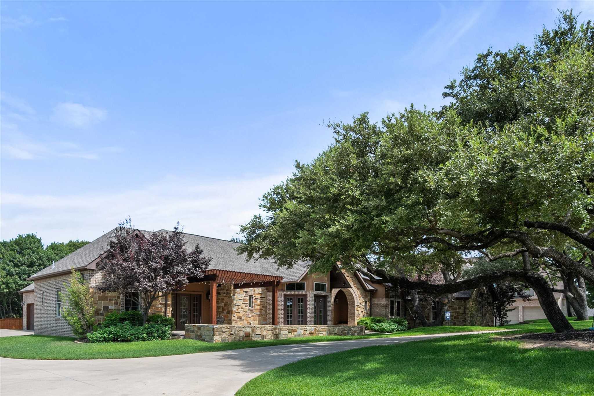 photo 3: 3924 Lakewood Heights Court, Fort Worth TX 76179