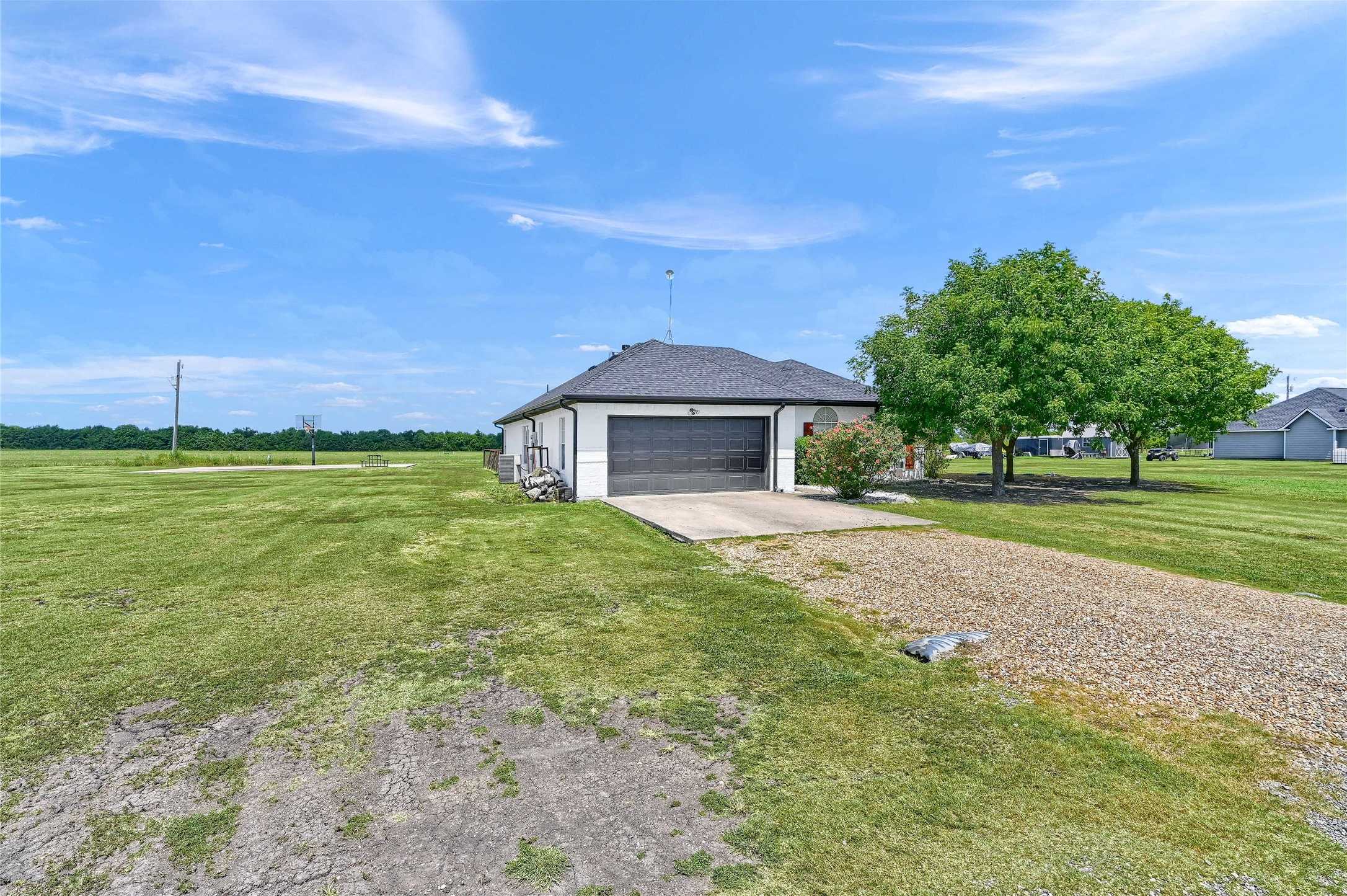 photo 3: 268 County Road 4443, Trenton TX 75490