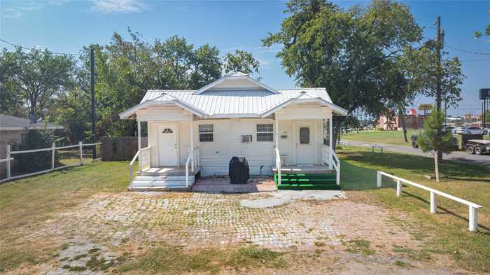 photo 1: 1909 Sycamore Street, Commerce TX 75428