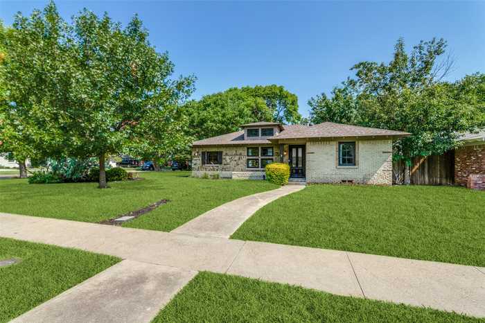 photo 2: 6605 Vada Drive, Dallas TX 75214