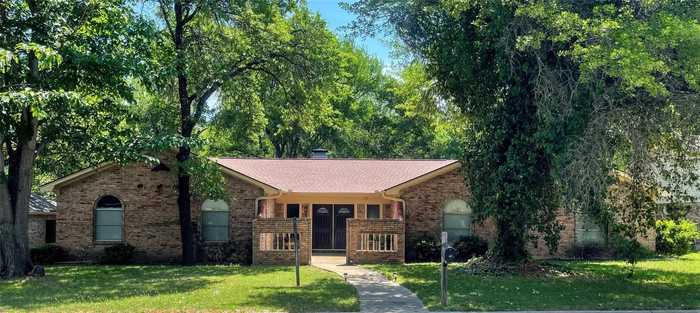 photo 1: 20 Greenbriar Street, Mineral Wells TX 76067