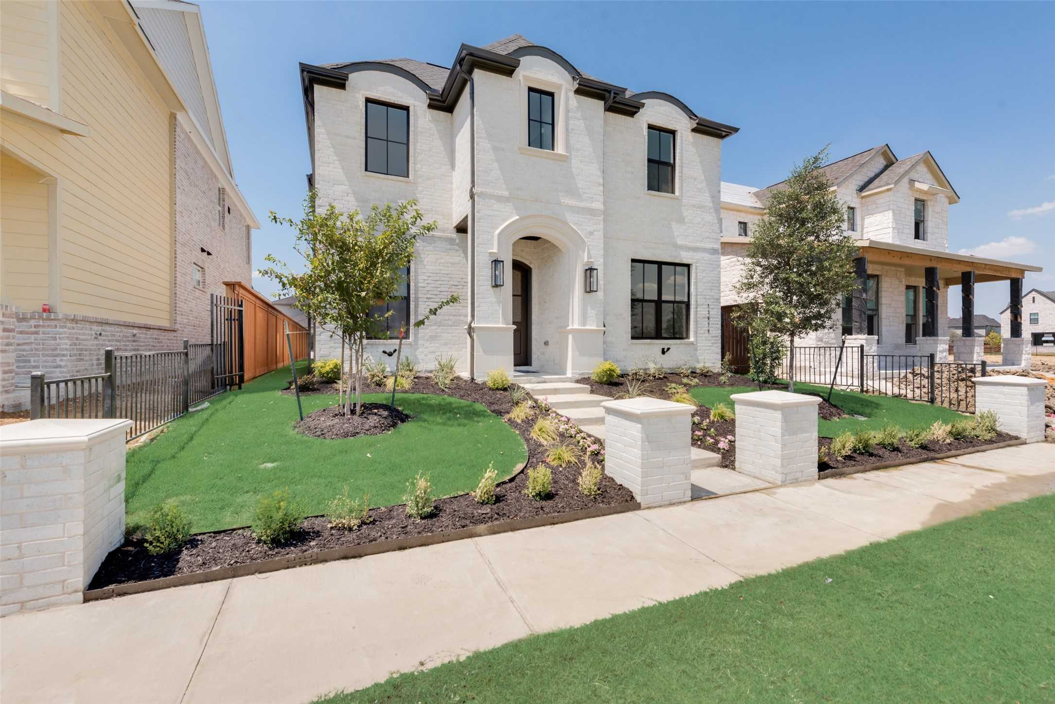 photo 2: 13670 Colony Mews, Frisco TX 75034