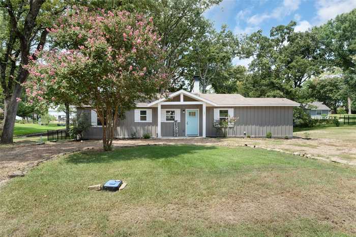 photo 2: 134 King Arthur Road, Mabank TX 75156