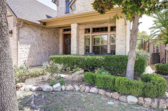 photo 2: 18218 Brighton Green, Dallas TX 75252