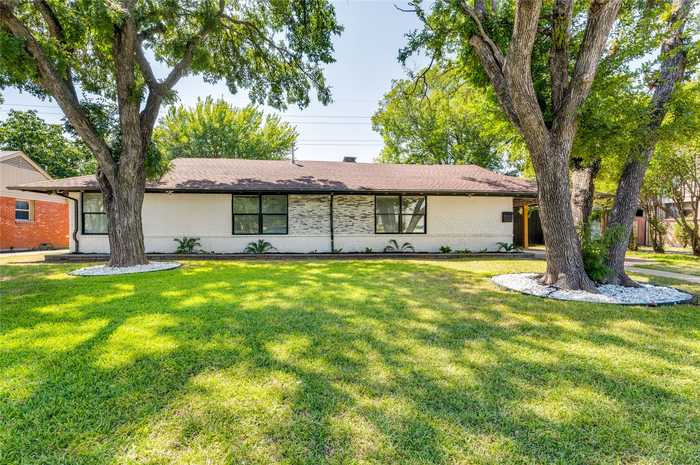 photo 2: 10727 Cromwell Drive, Dallas TX 75229