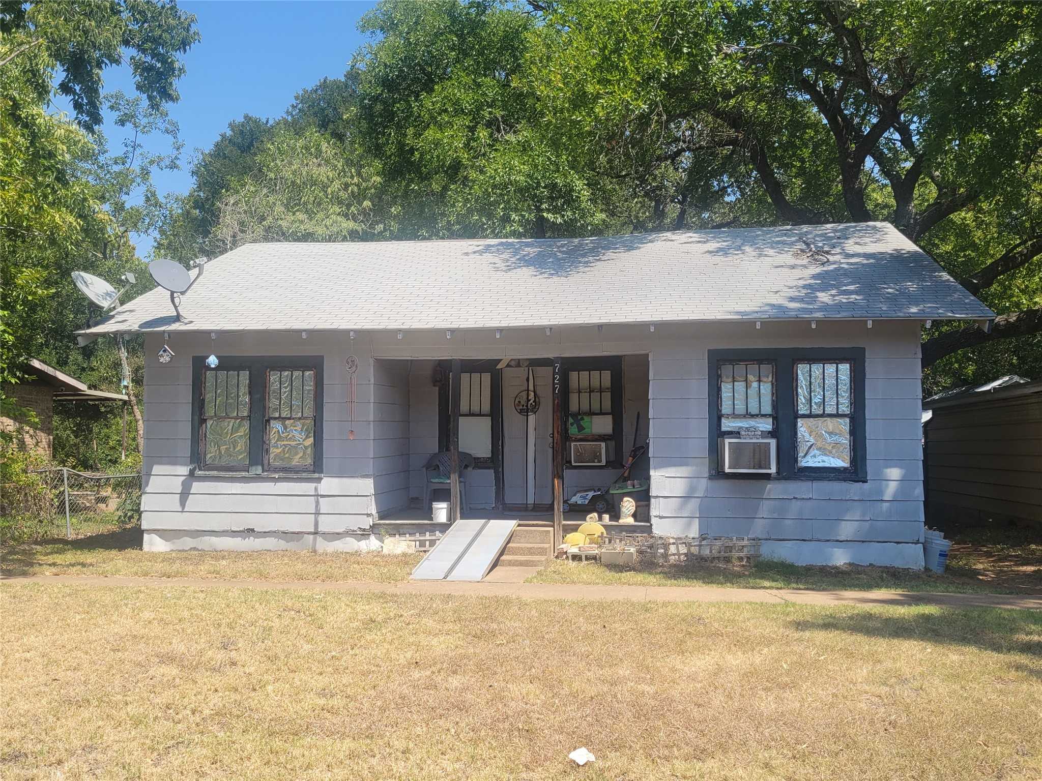 photo 1: 727 Cherry Street, Graham TX 76450