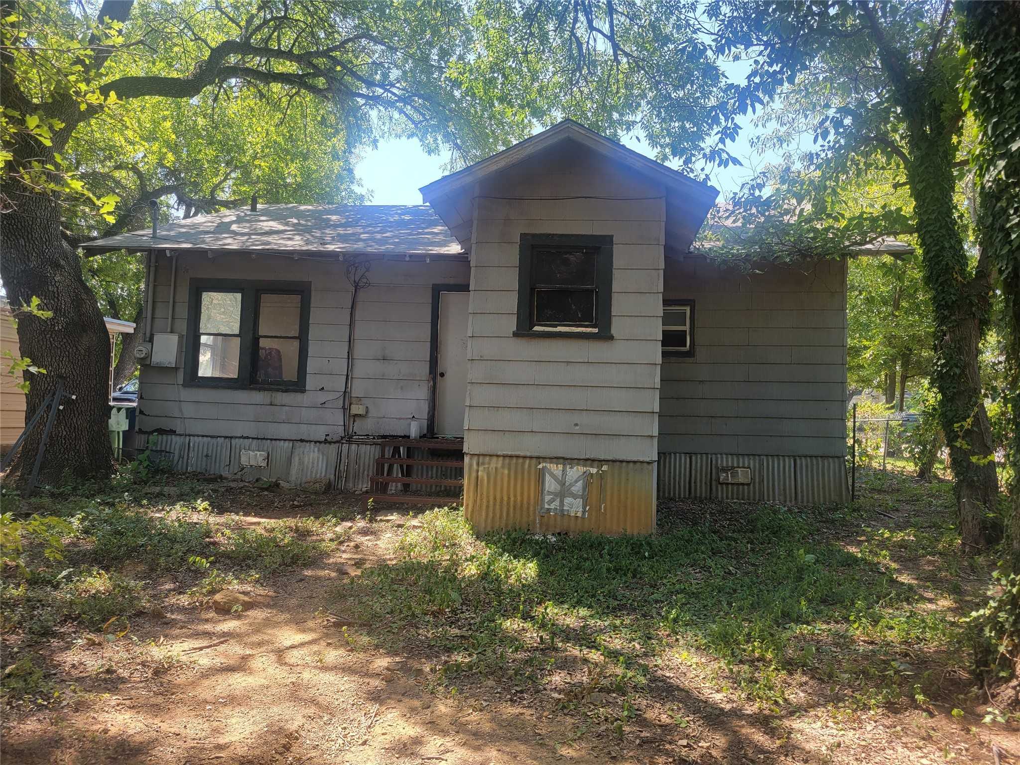 photo 2: 727 Cherry Street, Graham TX 76450