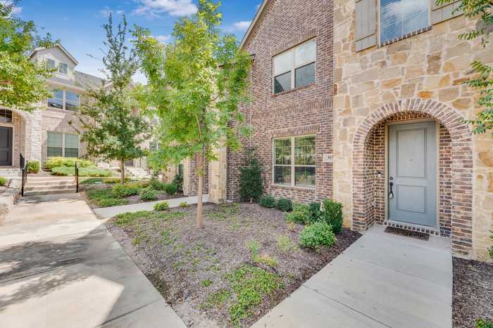 photo 2: 567 Cobblestone Lane, Irving TX 75039