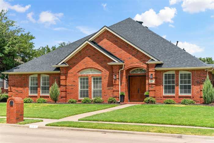 photo 1: 701 Baxter Drive, Plano TX 75025