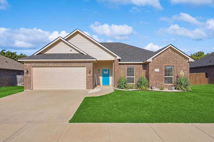 photo 1: 711 Hadley Lane, Valley View TX 76272