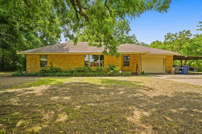 photo 1: 425 Cheshier Road, Lancaster TX 75146