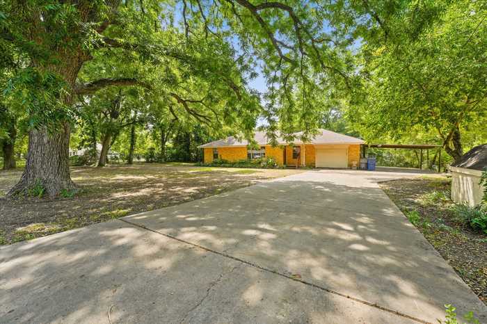 photo 2: 425 Cheshier Road, Lancaster TX 75146