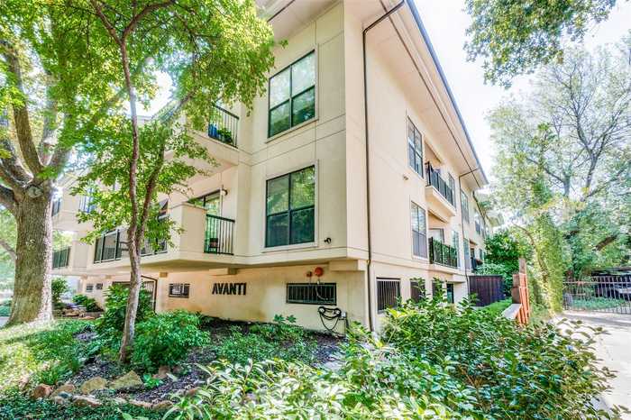 photo 2: 4122 Avondale Avenue Unit 205, Dallas TX 75219