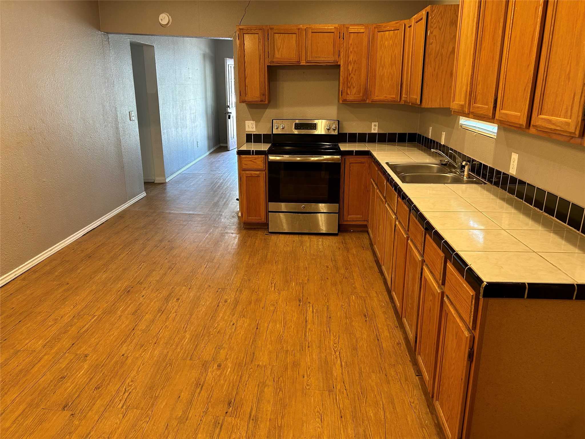 photo 3: 1508 Park Street, Commerce TX 75428