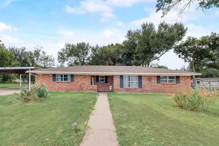 photo 1: 308 L S P Circle, Kerens TX 75144