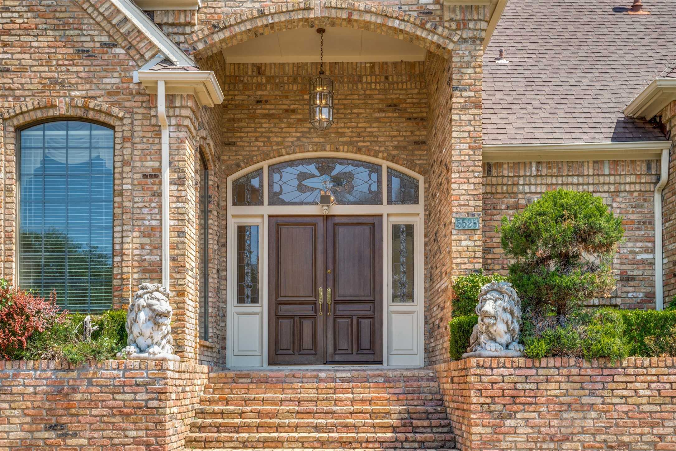 photo 2: 5525 Cedar Creek Lane, Dallas TX 75252