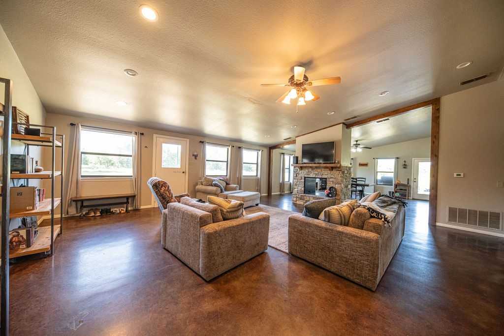 photo 3: 676 Farm Road 2653 N, Cumby TX 75433