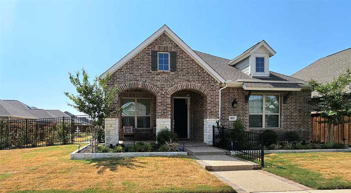 photo 1: 4851 Cypress Thorn Drive, Arlington TX 76005