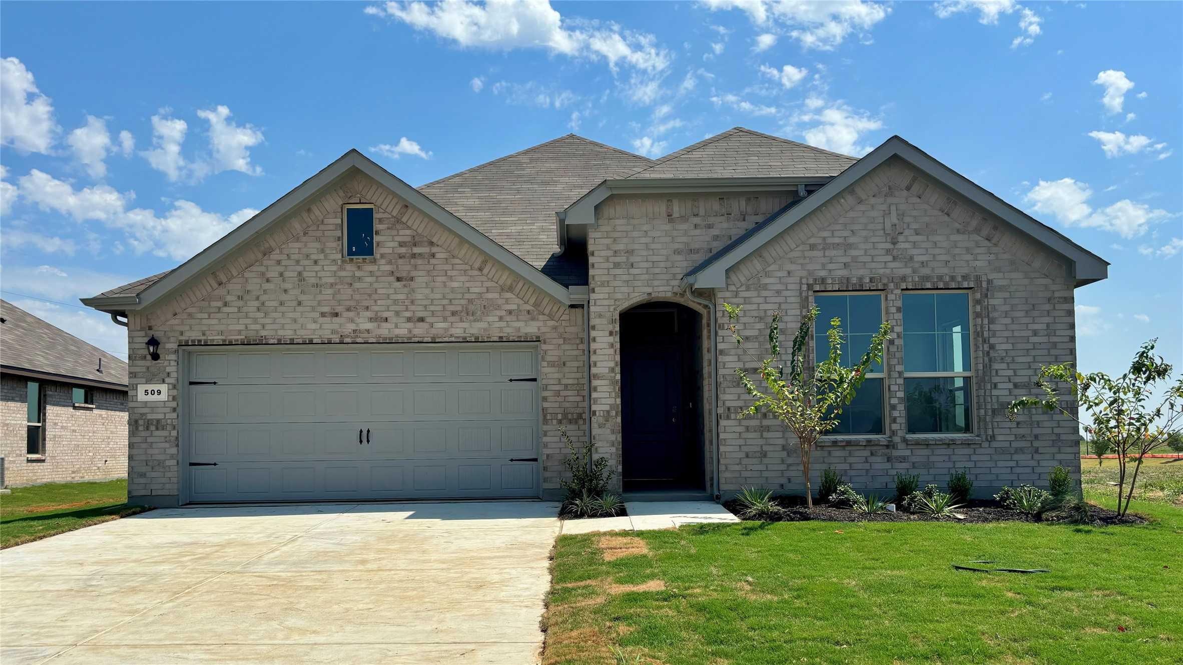 photo 1: 509 WESLEY Drive, Grandview TX 76050