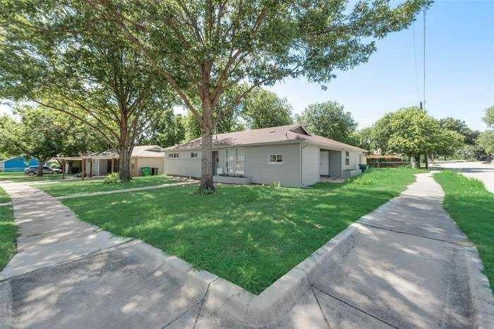 photo 2: 4800 Stephanie Drive, Haltom City TX 76117