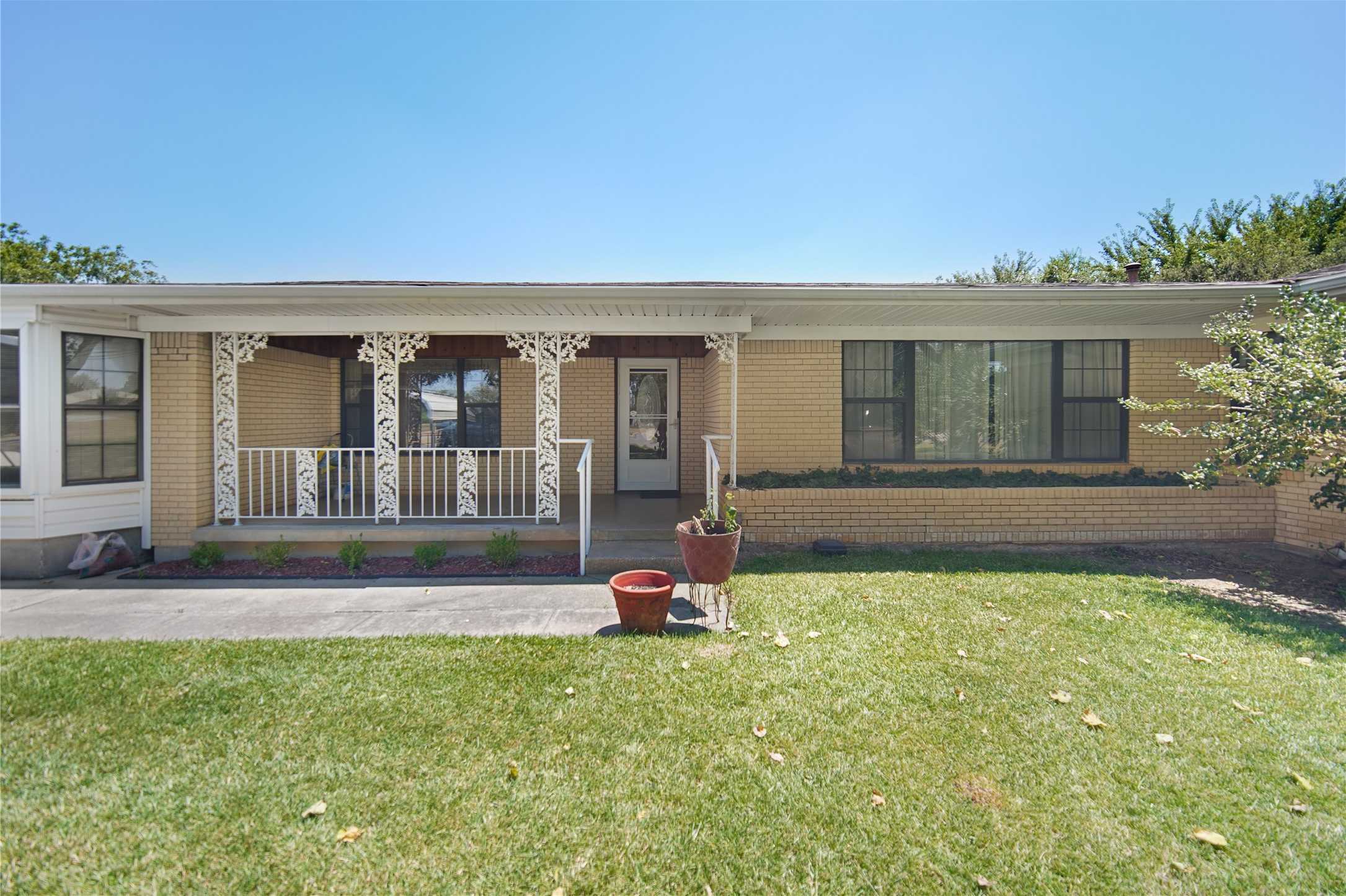 photo 1: 137 S 7th Street, Jacksboro TX 76458