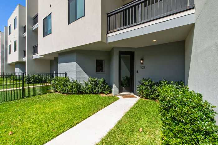 photo 2: 4703 Munger Avenue Unit 102, Dallas TX 75204