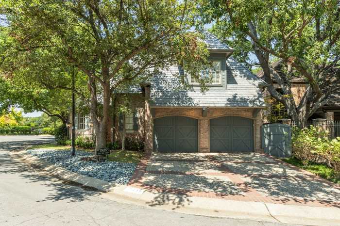 photo 2: 17435 Club Hill Drive, Dallas TX 75248