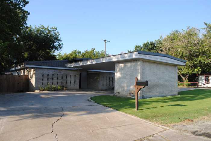 photo 2: 308 Wrights Avenue, Comanche TX 76442