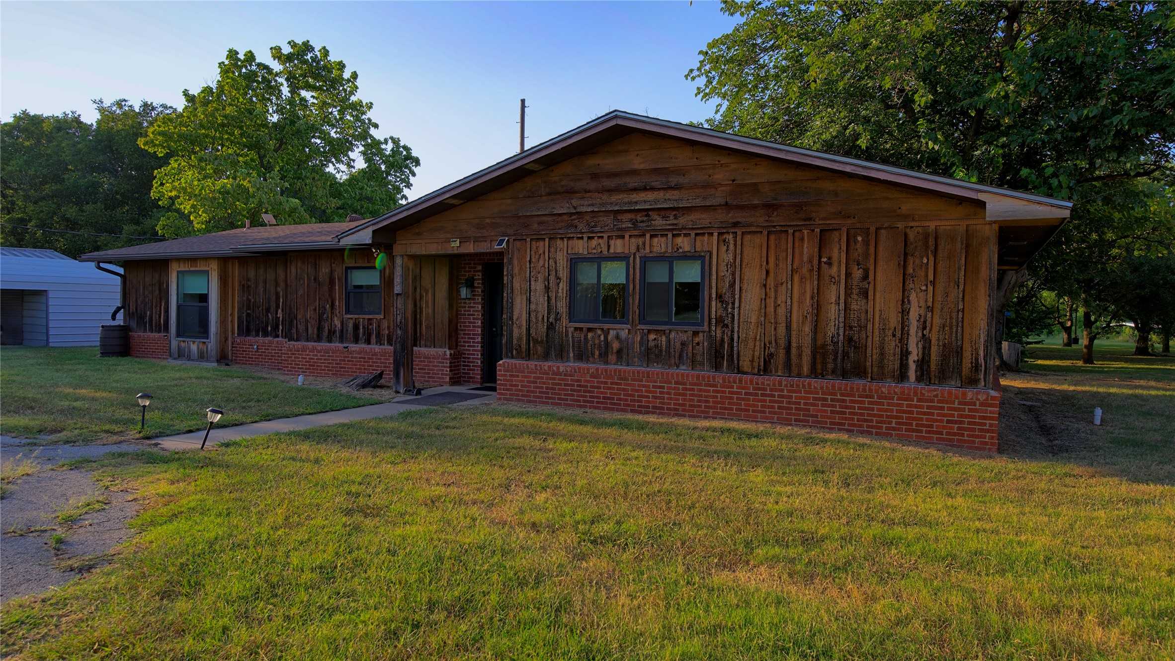 photo 3: 344 Oak Street, Nocona TX 76255