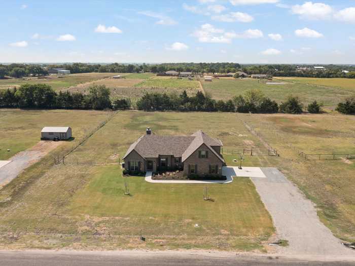 photo 2: 1054 Cheyenne Trail, Trenton TX 75490