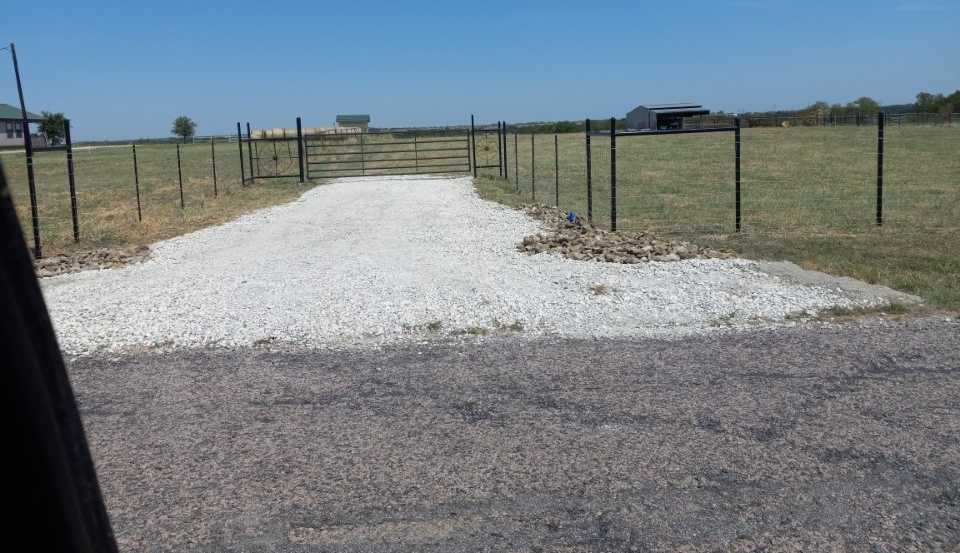 photo 2: 1409 County Road 207, Valley View TX 76272