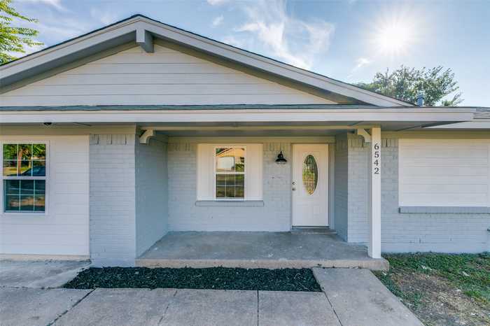 photo 2: 6542 Tioga Circle, Dallas TX 75241