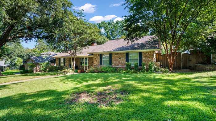 photo 10: 9241 Cliffmere Drive, Dallas TX 75238