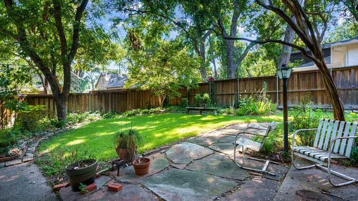 photo 2: 9241 Cliffmere Drive, Dallas TX 75238