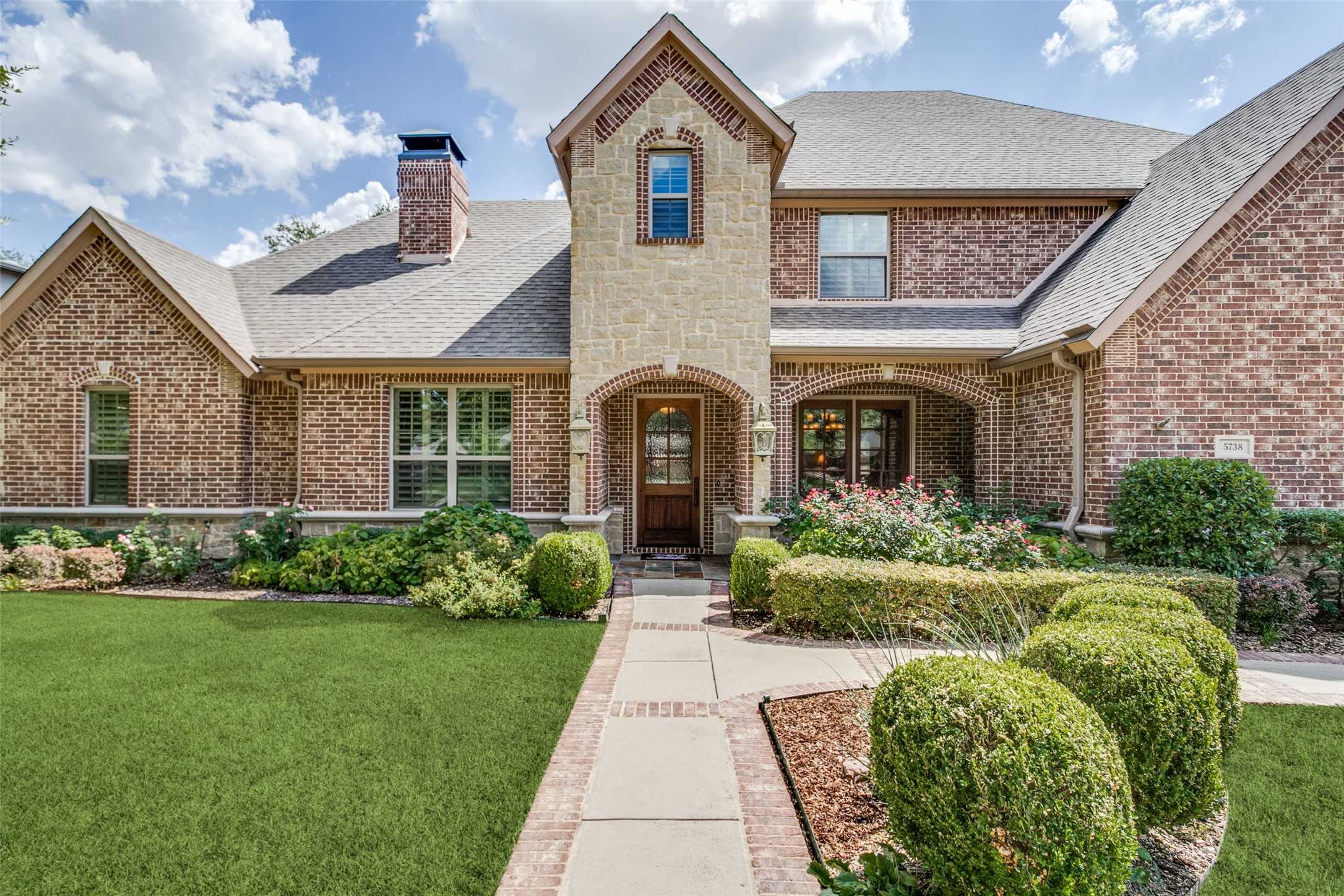 photo 3: 5738 Lindenshire Lane, Dallas TX 75230