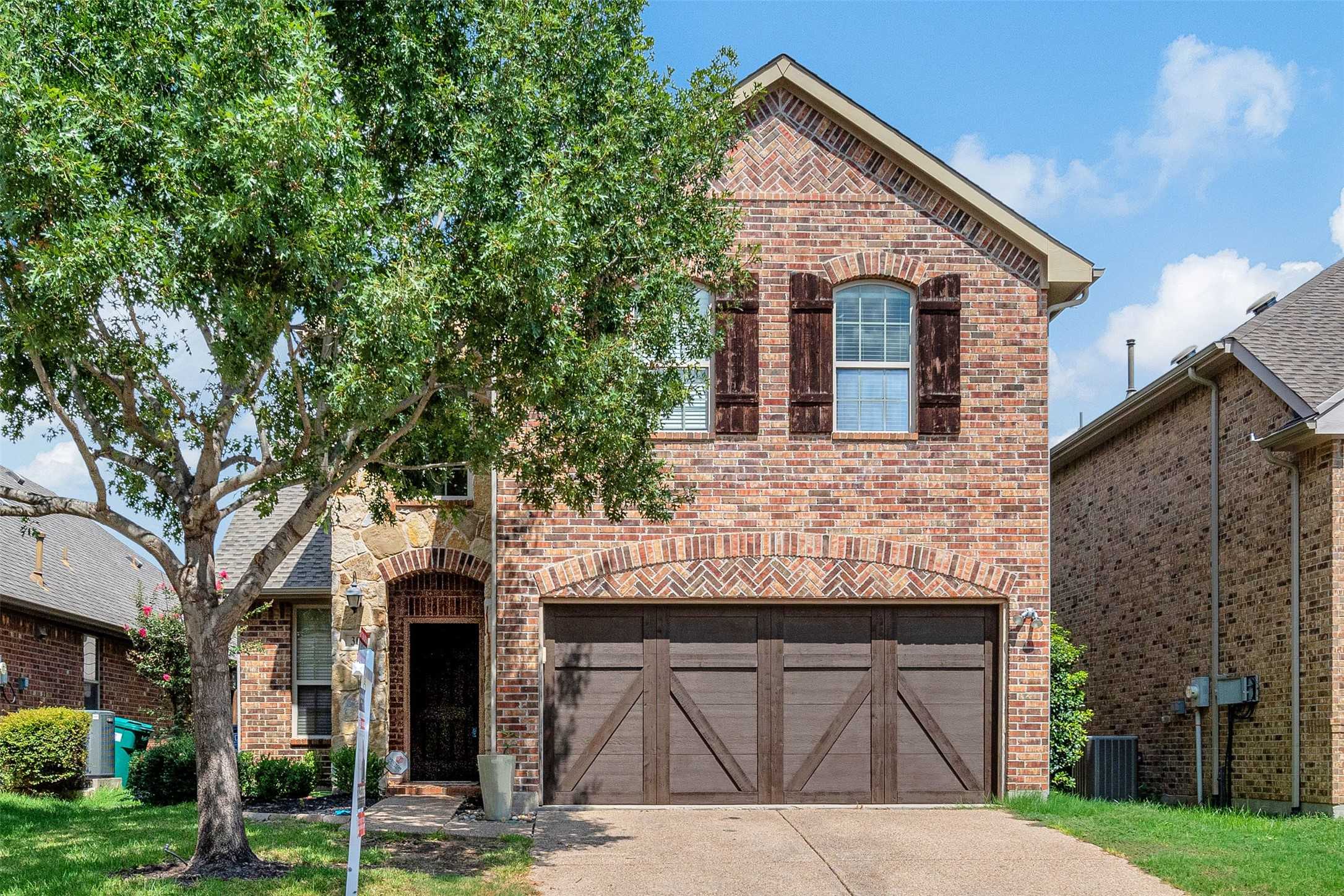 photo 1: 301 Eastland Drive, Lewisville TX 75056