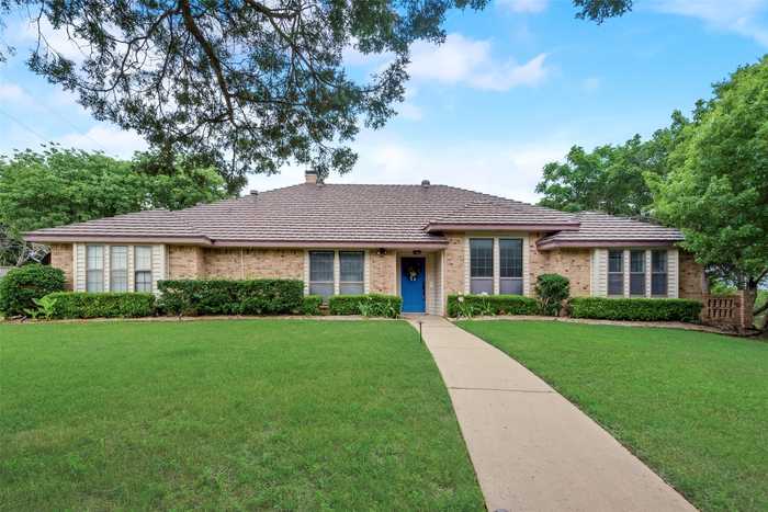 photo 2: 388 Creekwood Drive, Lancaster TX 75146