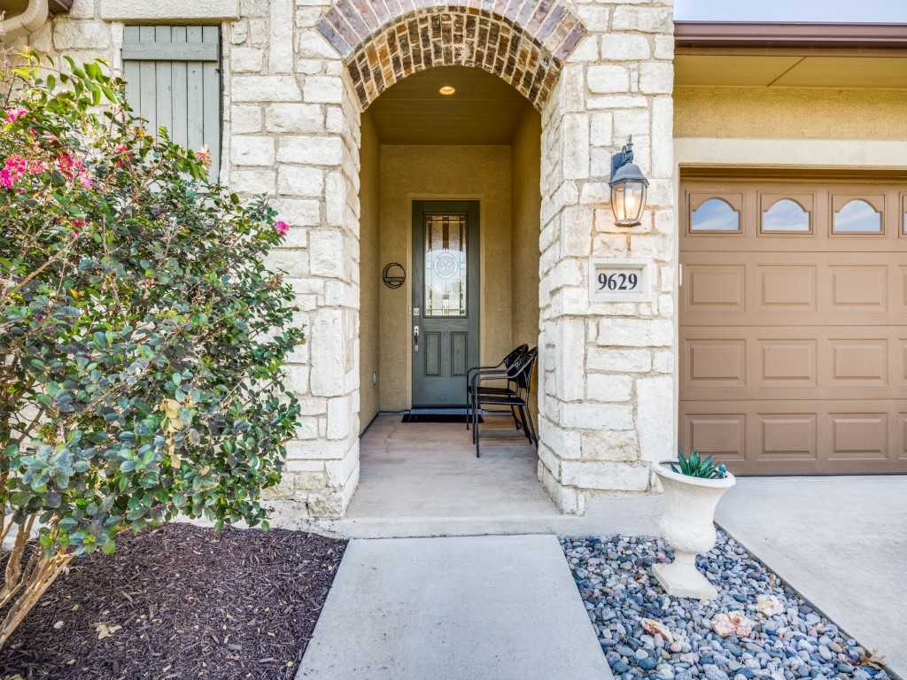 photo 2: 9629 Lindenwood Trail, Denton TX 76207