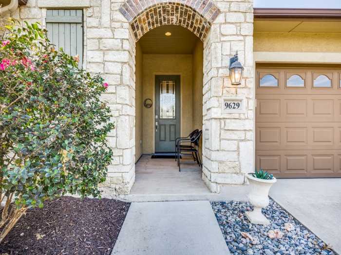 photo 2: 9629 Lindenwood Trail, Denton TX 76207