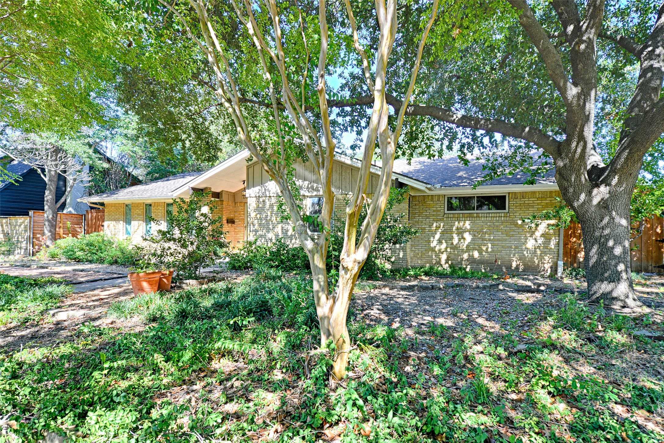 photo 2: 13409 Mill Grove Lane, Dallas TX 75240