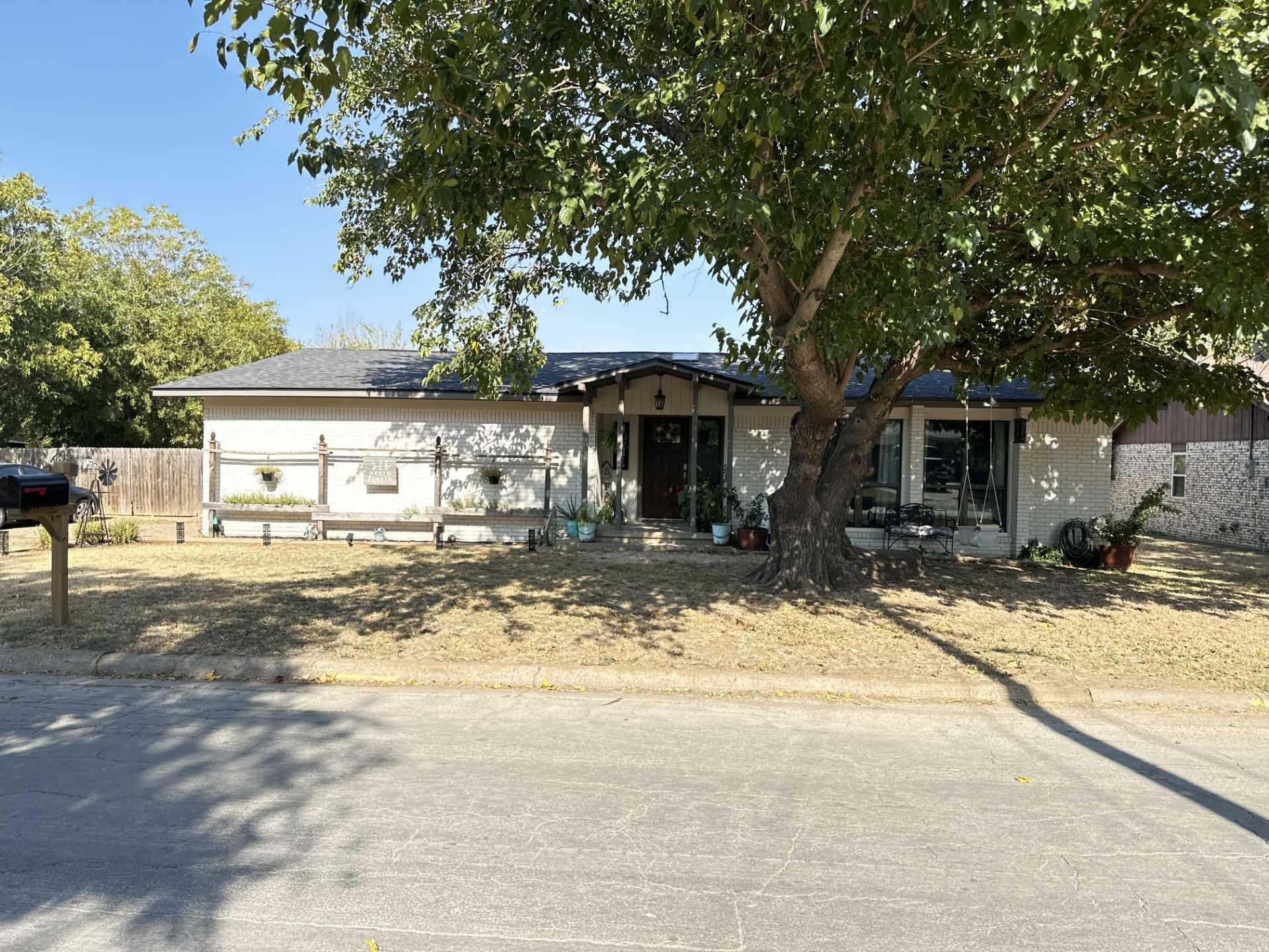 photo 1: 526 N 4th Street, Jacksboro TX 76458